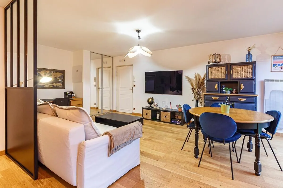 Le Saint Cyr - Bel Appartement, Parking & Terrasse Rennes 0*,
