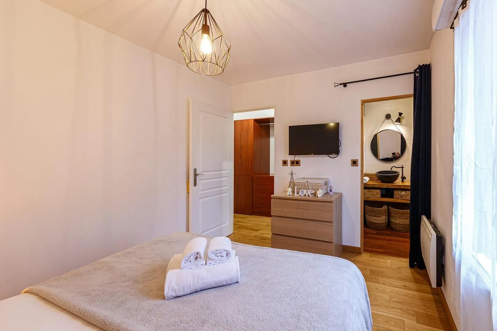 Le Saint Cyr - Bel Appartement, Parking & Terrasse Rennes Appartement