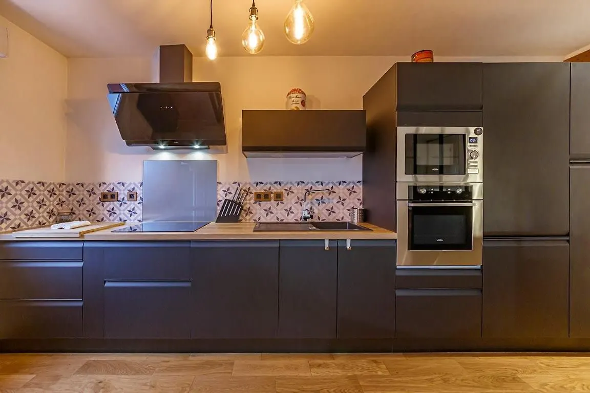 Le Saint Cyr - Bel Appartement, Parking & Terrasse Rennes 0*,  Francia