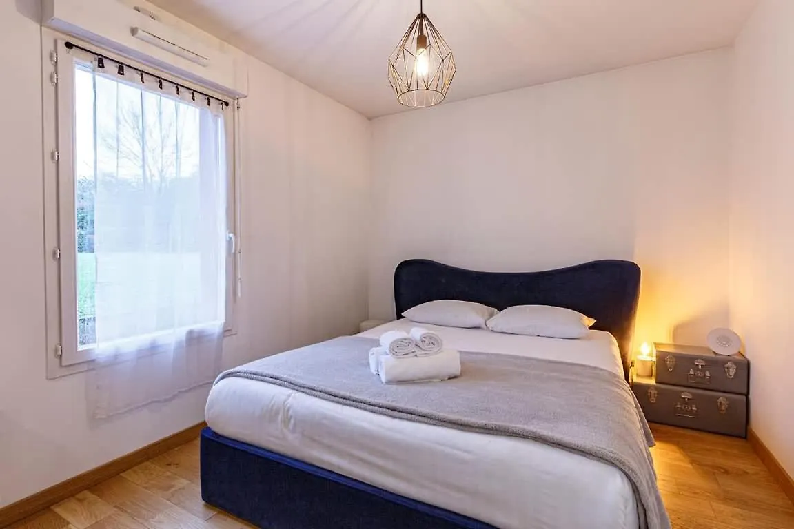 Le Saint Cyr - Bel Appartement, Parking & Terrasse Rennes Francia